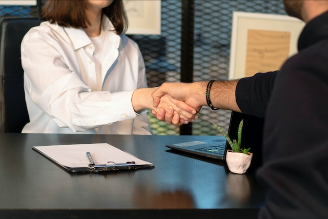 An individual shaking hands with a public adjuster in Texas